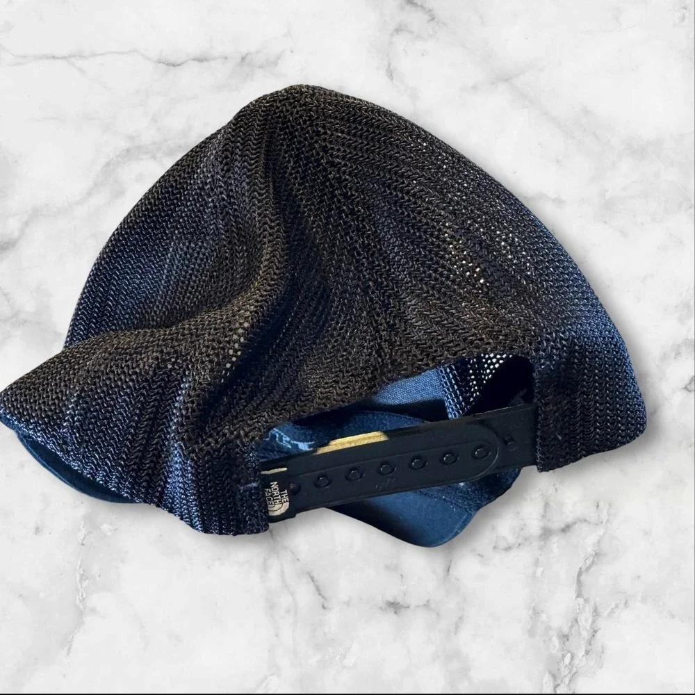 The North Face Black Mesh‎ Trucker Hat Graphic Patch Outdoor Adventure